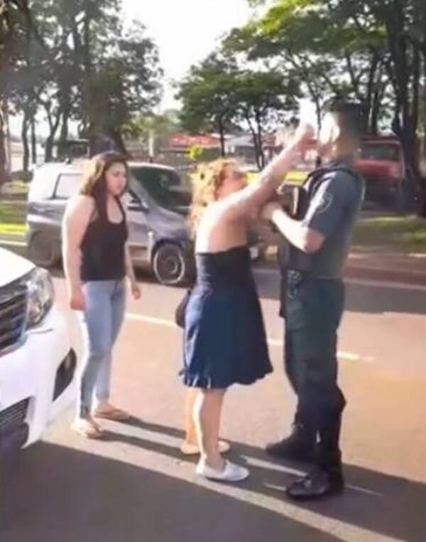 [VIDEO] Madre, hija y yerno quedaron presos por agredir a la "autoridá"