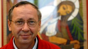 Acusan a un sacerdote jesuita de exigir sexo grupal a monjas