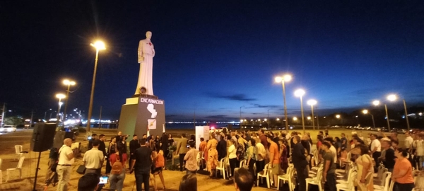 Inauguran imponente monumento de San Roque González
