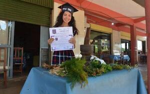 Vendedora de remedios yuyos se gradúa de docente en Ciudad del Este – Prensa 5