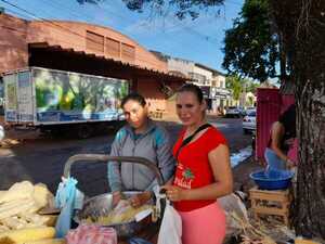 Productos frescos para Navidad en tradicional esquina de Encarnación