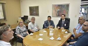 La Nación / Lenta entrega de orden de titulación de casas de Itaipú a moradores de Ciudad del Este