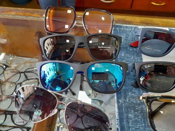 Recomiendan el uso de anteojos de sol con protección UV y graduación adecuada