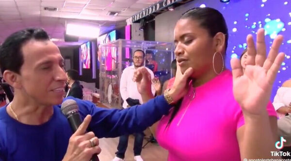VIDEO| “Es un milagro”: pastor celebra que mujer perdió peso en vivo con sus rezos