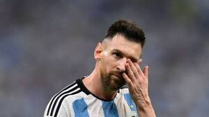 “Messi y su valija”, el relato que emociona a los emigrantes y al mundo del fútbol | 1000 Noticias