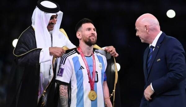 ¡Ofrecen un millón de dólares por túnica que usó Messi para recibir la Copa!