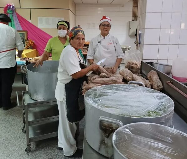 Intensos preparativos para la cena de Navidad en el Hospital de Clínicas - Nacionales - ABC Color