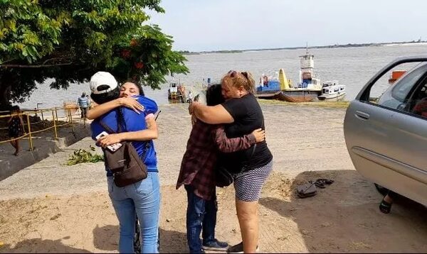 Emotivo reencuentro navideño de familias en el Puerto de Pilar - Nacionales - ABC Color
