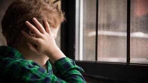 Instan a precautelar la salud de los niños con relación a la pirotecnia, en especial, la de los autistas