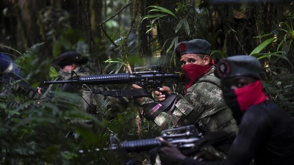 Petro confirma que el ELN y otros cuatro grupos armados iniciaron una tregua unilateral en Colombia