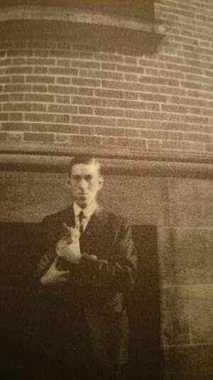 Lovecraft les desea Felina Navidad - Cultural - ABC Color