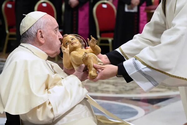 El papa pide que cese la insensata guerra en Ucrania en su mensaje de Navidad - Mundo - ABC Color