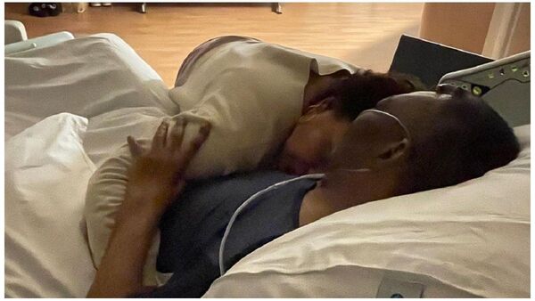 Hijo de Pelé le ofrece su fuerza tras llegar al hospital para acompañarlo