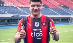 Claudio Aquino con un pie fuera de Cerro