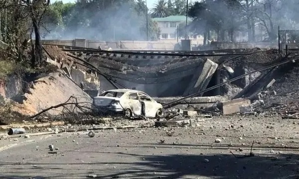 Explosión de camión cisterna deja 15 muertos en Sudáfrica | 1000 Noticias