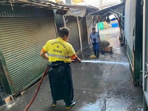 Mercado 4: tradicional manguereada navideña en el populoso comercio - Nacionales - ABC Color