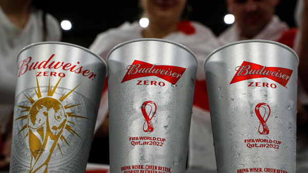Diario HOY | Budweiser reparte en Argentina las cervezas que no pudo vender en el Mundial