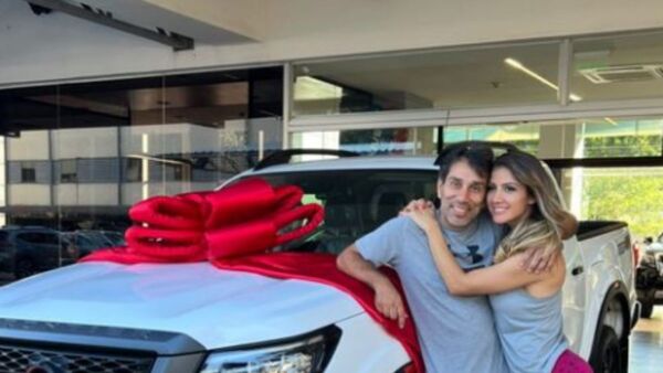 Alicia Ramírez regaló una camionetaza a Pipino Cuevas por Navidad