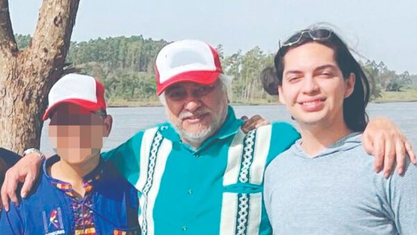 "De visita a mi comandante en jefe", dijo el hijo de Fernando Lugo