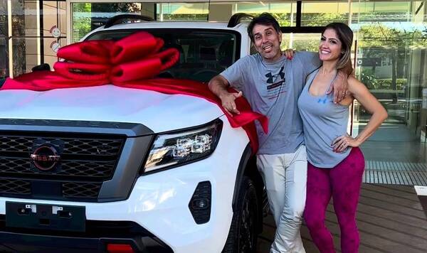 [VIDEO] ¡Aihuena! El "pequeño presente" que recibió Pipino Cuevas por parte de su doña