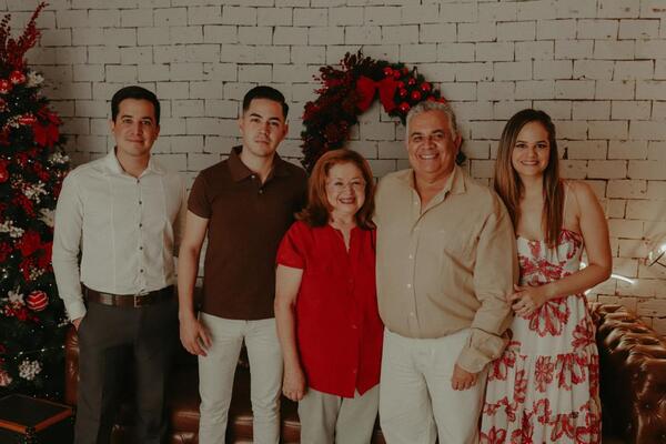 Flia. Rojas - Zelada: ¡Arriba la Navidad, que este año que viene todo lo bueno pueda pasar!