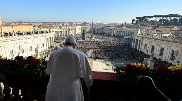 Papa Francisco: Salir del bullicio y fijar la mirada en el rostro del Niño que ha nacido - Radio Imperio
