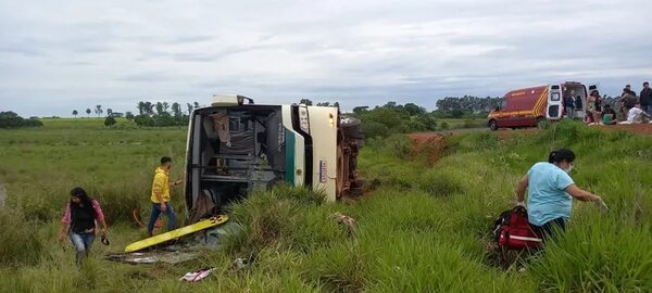 Bus de turismo tumbó en Brasil y hay heridos: viajaban residentes de PJC - Policiales - ABC Color