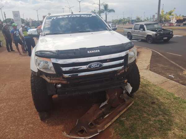 Borracho al volante se llevó un basurero por delante en la costanera de Encarnación.