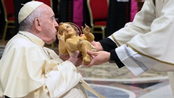En mensaje de Navidad, el Papa pide "acallar las armas" y cesar violencia en la humanidad