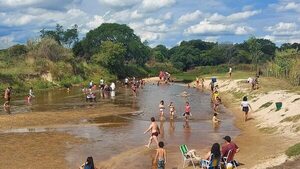 Miles de personas buscan aplacar el calor en una quinta y balneario - Nacionales - ABC Color