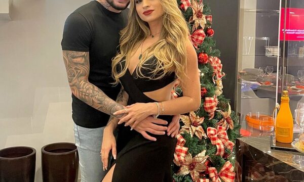 La tía Shay con su pancita deseó feliz Navidad a sus seguidores en tres idiomas voi