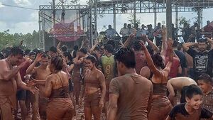 A puro barro: Fiesta del Tuyú reunió a unas 10.000 personas