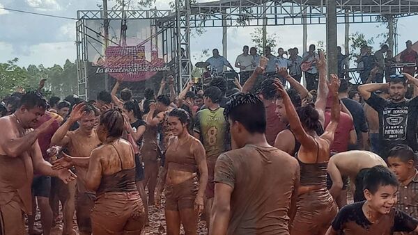 A puro barro: Fiesta del Tuyú reunió a unas 10.000 personas