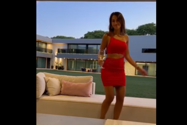 (VIDEO) Messi purea a su bella esposa quien meneó su cuerazo al son de la cumbia por Navidad