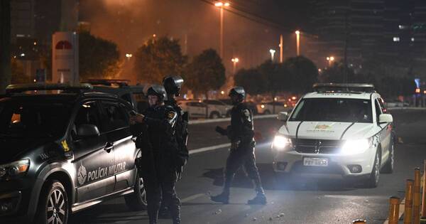 La Nación / Brasil: detienen a seguidor de Bolsonaro por colocar explosivo a días de la asunción de Lula