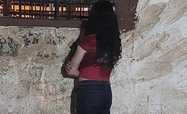 Travestido fue detenido por coacción sexual en niños