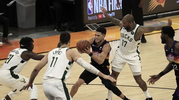 Booker se retira del Suns-Nuggets por una recaída de su lesión
