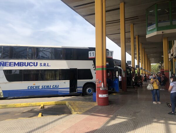 Intenso movimiento de personas registra la Terminal de Ómnibus · Radio Monumental 1080 AM