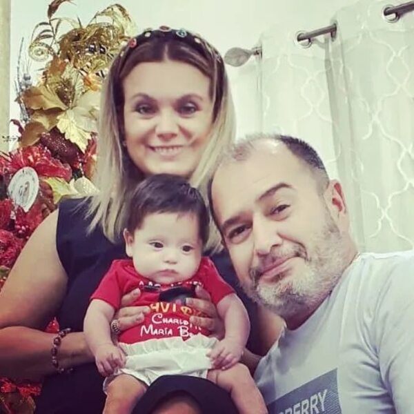 Carlos Troche y Shelby Katyana celebraron felices la Navidad con Charlotte en brazos - Gente - ABC Color