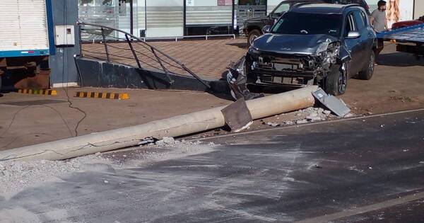 La Nación / Conductora ebria ocasiona aparatoso accidente en Encarnación