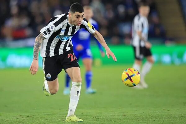 Newcastle goleó con un golazo de zurda de Miguel Almirón - Fútbol Internacional - ABC Color