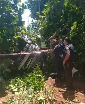 Desaparecen ocupantes de un vehículo que volcó en Villa Elisa - Policiales - ABC Color