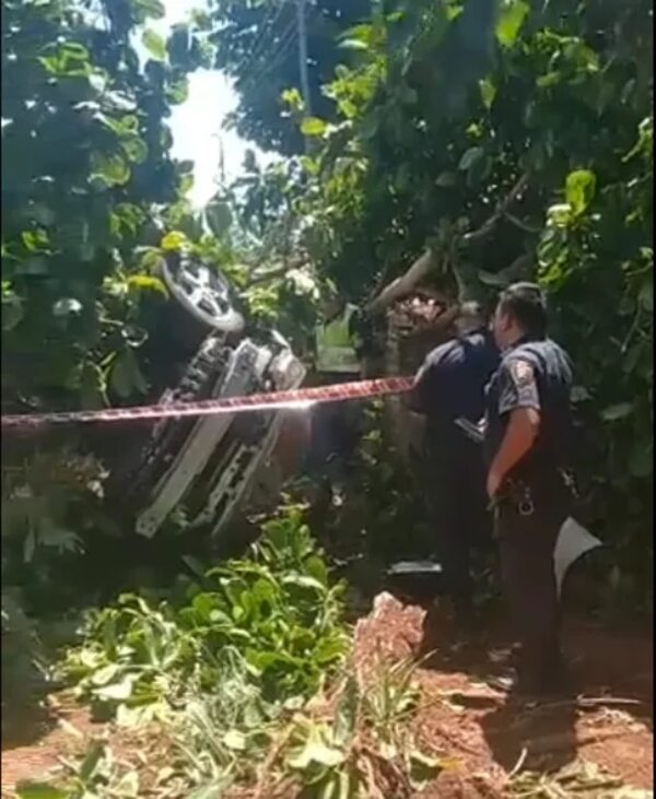 Desaparecen ocupantes de un vehículo que volcó en Villa Elisa - Policiales - ABC Color