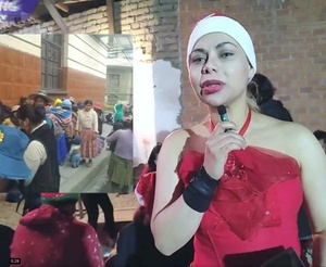 ¡Mamá Noel! Paraguaya regaló chocolatada a 500 peques bolí