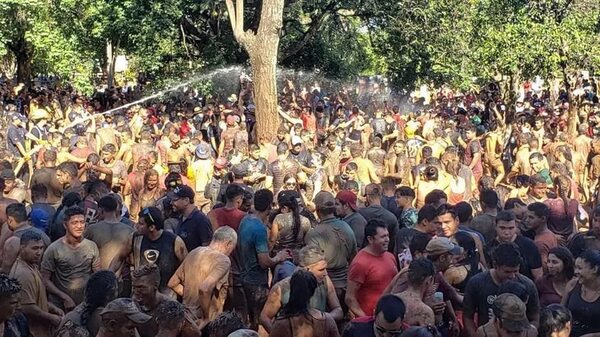Más de mil personas en la fiesta del Tuju de Nueva Londres - Nacionales - ABC Color