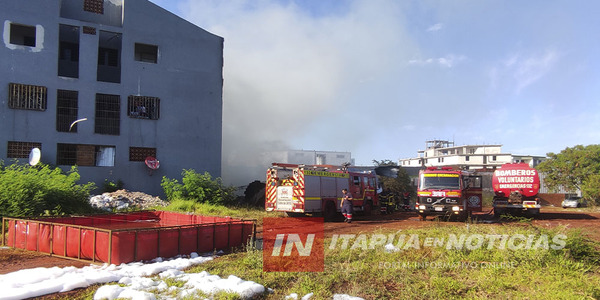 BOMBEROS DE ENCARNACIÓN EVITARON UNA GRAN TRAGEDIA TRAS INCENDIO EN GOMERÍA - Itapúa Noticias