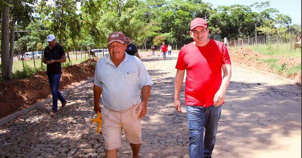 La Nación / Baruja fiscalizó hoy obras viales en Ybycuí y La Colmena