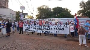 Vecinos “rodeados” de estaciones de servicios piden un alto a construcciones - Nacionales - ABC Color
