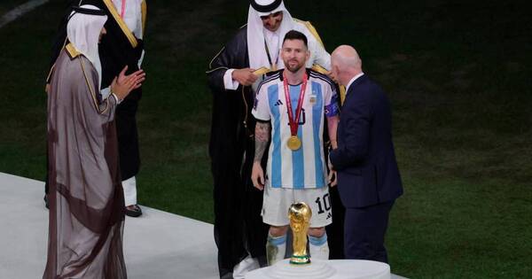 La Nación / Ofrecen US$ 1 millón por túnica que utilizó Lionel Messi para levantar la Copa del Mundo