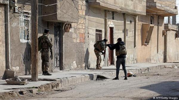 Siete muertos en ataque frustrado del Estado Islámico a cárcel militar